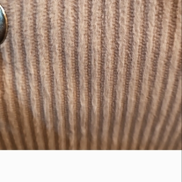 Elegant Beige and Brown Izaac Mizrahi Women's Bag - Picture 8 of 10